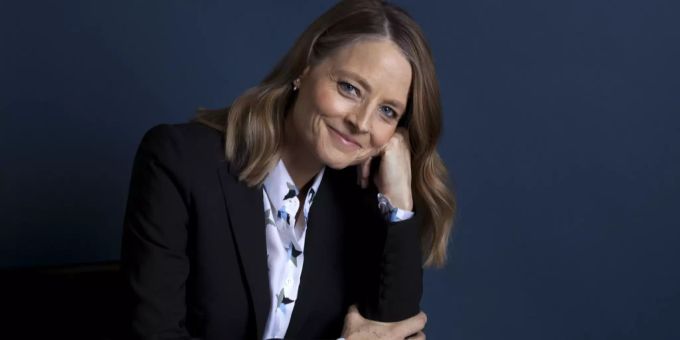 Jodie Foster posiert für ein Foto. jodie foster