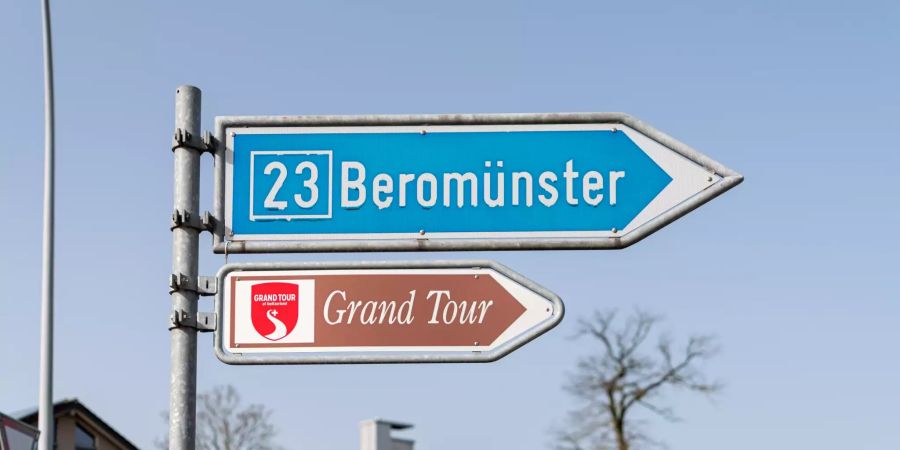 Ortsschild Richtung der Gemeinde Beromünster.