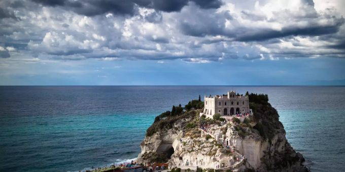 Tropea in Kalabrien. Felseninsel