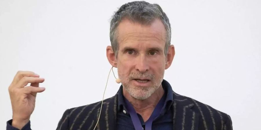 Kritik kommt von Schauspieler und Filmakademiechef Ulrich Matthes: Die Aktion sei «indirekt Schützenhilfe für die Querdenkerszene und die AfD». Foto: Thomas Frey/dpa