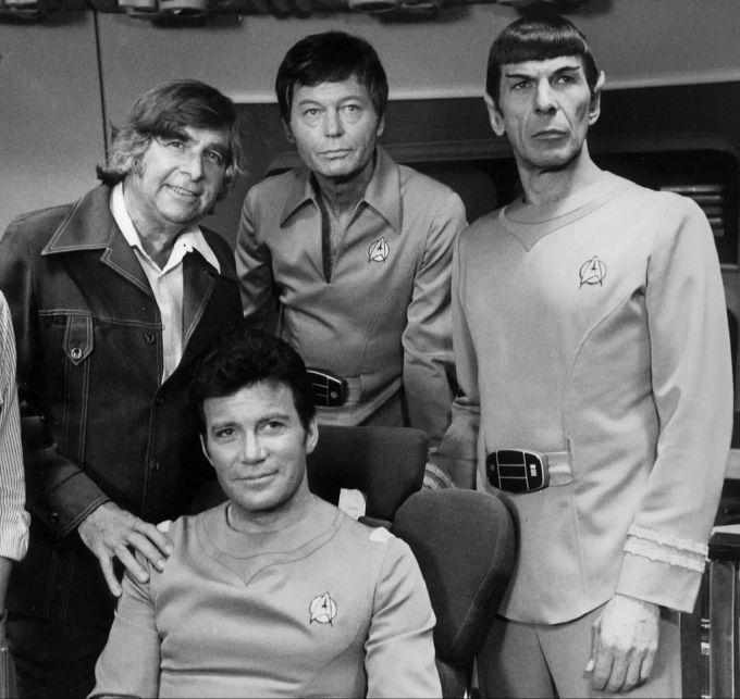 William Shatner (sitzend) als Captain Kirk der Raumschiff Enterprise in «Star Trek». raumschiff enterprise