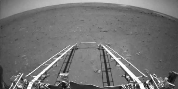 Die Aussicht von der Landerampe des chinesischen Mars-Rovers. China Mars Rover