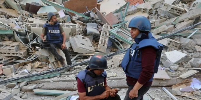 Trümmer des von Medien genutzen Gebäudes im Gazastreifen