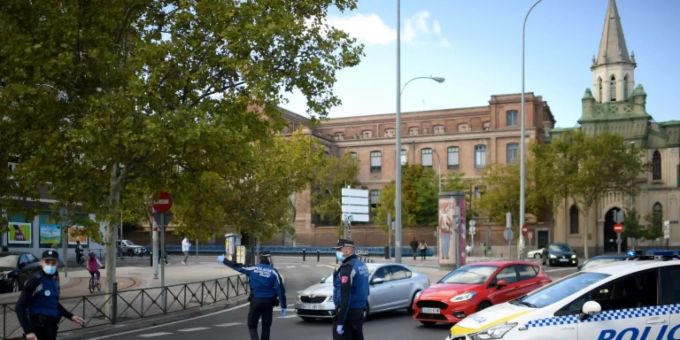 Kontrolle von Ausgangssperre im Oktober in Madrid Kontrolle von Ausgangssperre im Oktober in Madrid
