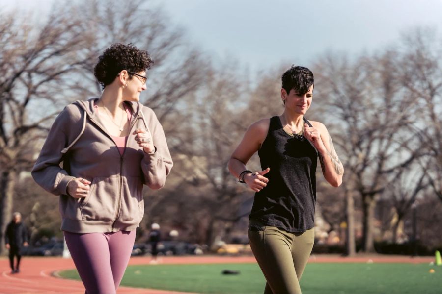 Frauen machen Sport