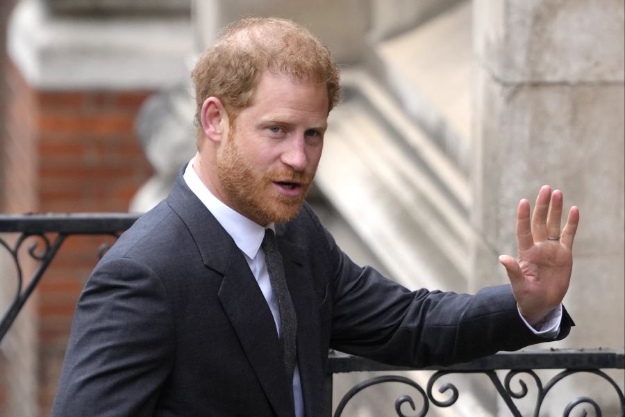 Der Royal-Aussteiger nimmt am Tag vor dem ersten Todestag der Queen an einer Gala teil.