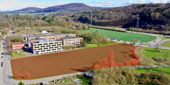 Grundstück angrenzend an die Schulanlage Engerfeld.