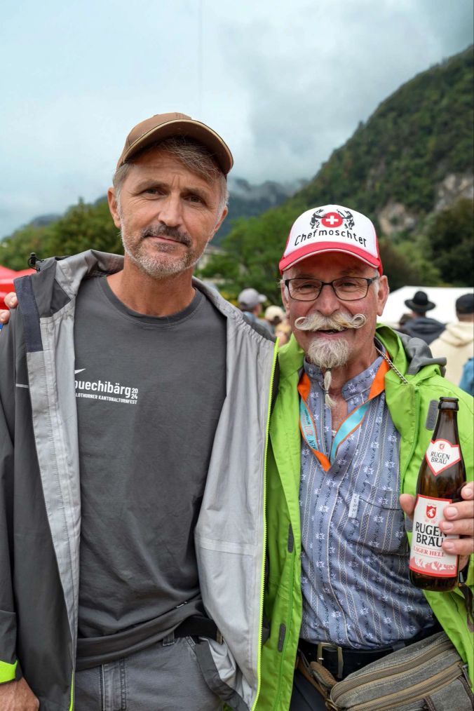Zubi (l) aus dem solothurnischen Buechiberg und Schnauz Housi (r) aus dem Oberaargau.
