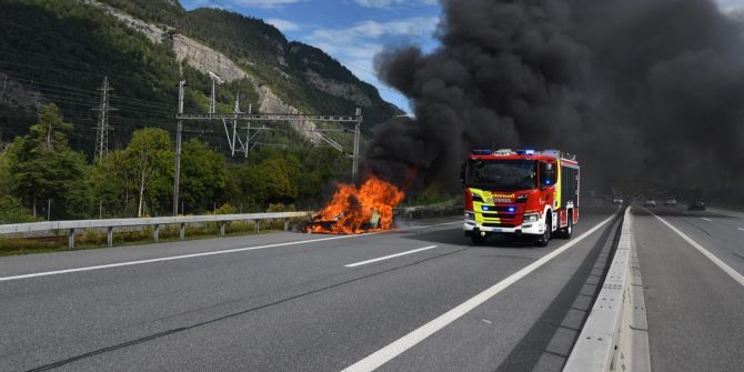 Chur: Personenwagen ausgebrannt.