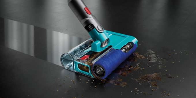 Dank dem raffinierten Aufsatz gelangt immer nur sauberes Wasser auf den Boden. Dyson V15s Detect Submarine
