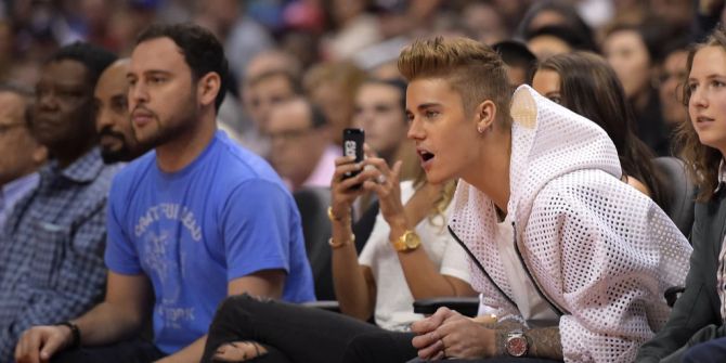 Scooter Braun zusammen mit Bieber