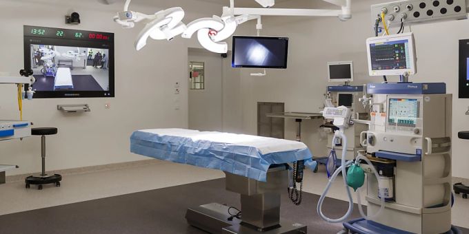 Beim Fall, der nun vor Gericht geklärt wird, geht es um angeblich unausgereifte Bandscheibenimplantate, die Patientinnen und Patienten eingesetzt worden sind. (Symbolbild) Beim Fall, der nun vor Gericht geklärt wird, geht es um angeblich unausgereifte Bandscheibenimplantate, die Patientinnen und Patienten eingesetzt worden sind. (Symbolbild)