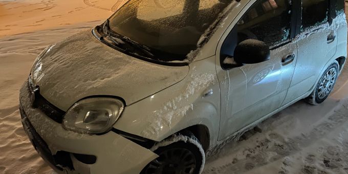 Schachen AR - Auf schneebeckter Strasse mit Mauer kollidiert