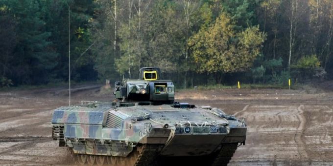 Marder-Schützenpanzter auf einem Bundeswehr-Übungsplatz. marder