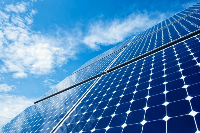 In den Bell Laboratories wurden die ersten kristallinen Silizium-Solarzellen entwickelt. Solarzellen