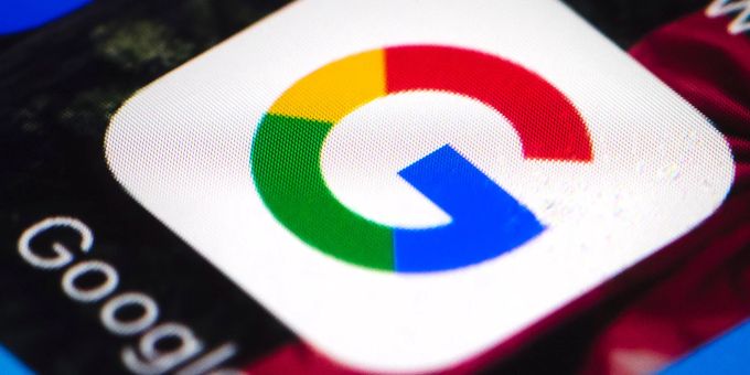 Das Google-Logo auf einem Smartphone: Google ist in Indien mit dem Versuch gescheitert, Auflagen für sein Smartphone-Betriebssystem Android auf dem Rechtsweg zu verhindern. Das Google-Logo auf einem Smartphone: Google ist in Indien mit dem Versuch gescheitert, Auflagen für sein Smartphone-Betriebssystem Android auf dem Rechtsweg zu verhindern.