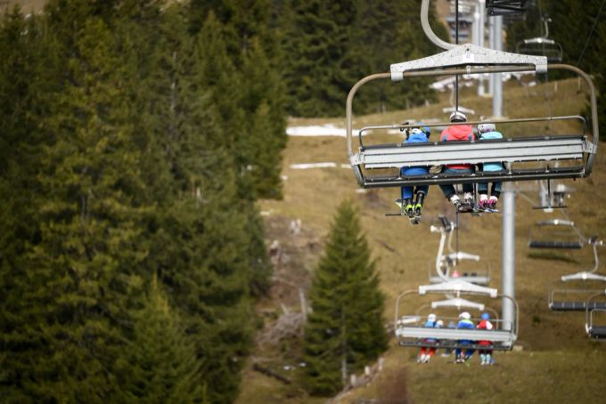In vielen Skigebieten liegt viel zu wenig Schnee. Am Sonntag könnten aber weiter Flocken fallen. Wetter