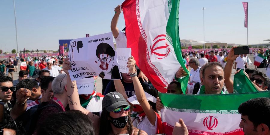 Iranische Fans vor der Partie gegen Wales.