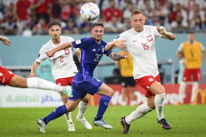 Alexis Mac Allister (Mitte) bringt Argentinien gegen Polen in Führung. WM 2022
