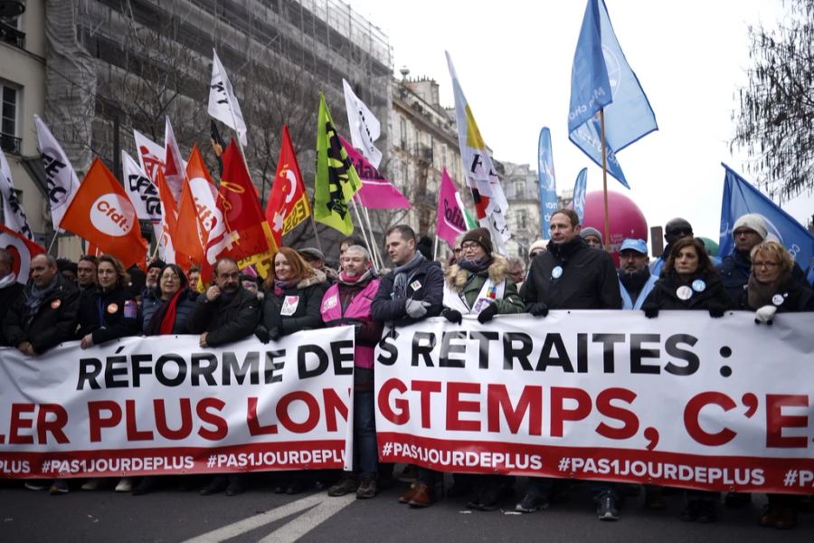 Letzten Donnerstag ist es in Paris zu Massenprotesten gegen die geplante Rentenreform in Frankreich gekommen.