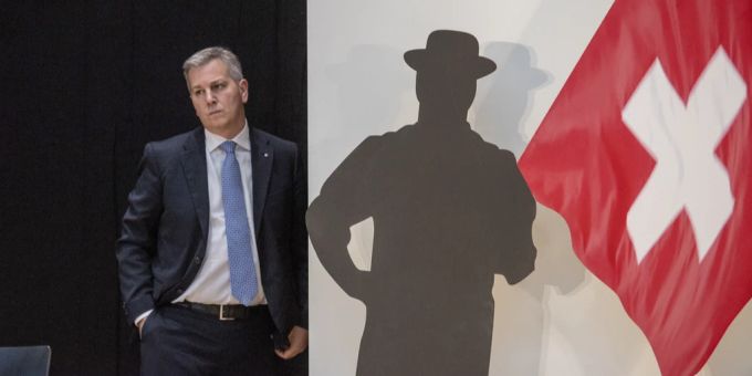 Der SVP Parteipräsident Marco Chiesa anlässlich der Delegiertenversammlung der SVP Schweiz vom 22. Oktober 2022 im Schulhaus Staffeln in Luzern. SVP Marco Chiesa