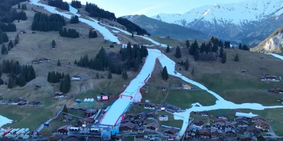 Für das grosse Ski-Fest am Wochenende zeigte sich der Berg noch nicht im weissen Kleid.