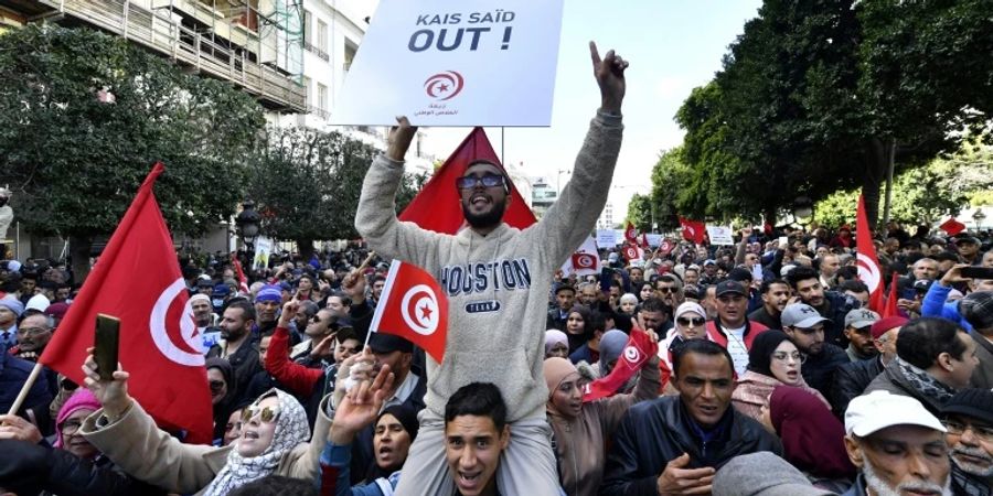 Demonstranten am Samstag in Tunis