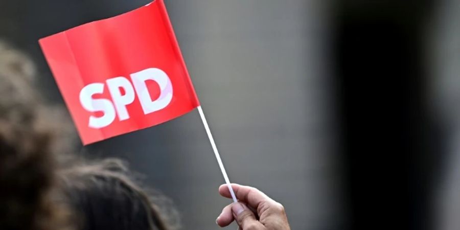 Fähnchen mit dem Logo der SPD