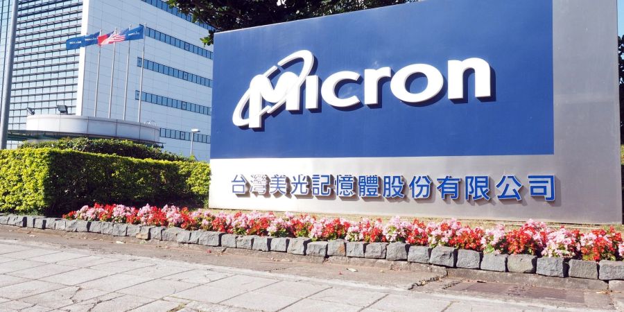 Nach hohen Verlusten zum Auftakt des neuen Geschäftsjahres tritt der Halbleiterkonzern Micron Technology auf die Kostenbremse.