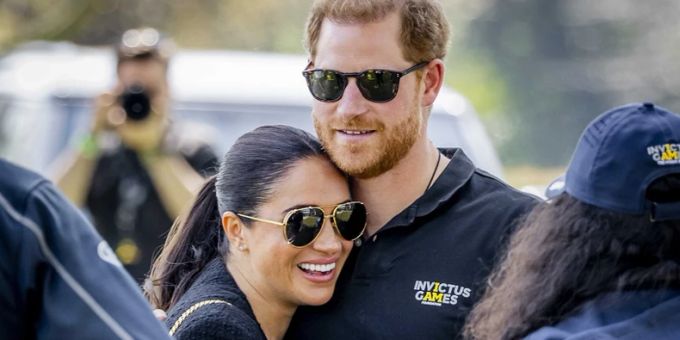 Noch vor Weihnachten soll es die Autobiografie von Harry zu kaufen geben. Harry Meghan