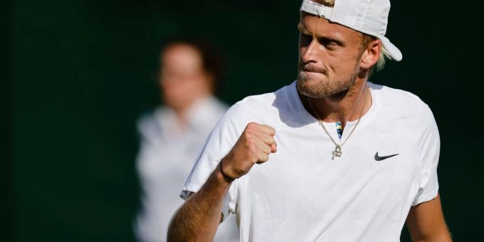 Hat in Hamburg einen Sieg gegen Jungstar Carlos Alcaraz verpasst: Nicola Kuhn ballt die Faust. atp hamburg