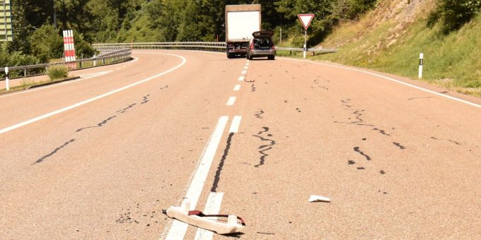Unfallstelle in Niederteufen, Autostrasse. Unfallstelle in Niederteufen, Autostrasse.