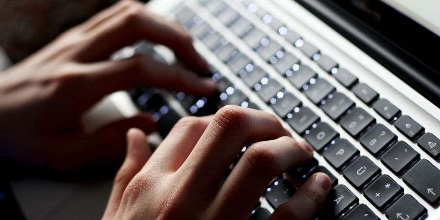 Wer Fake-Mails vom angeblichen «Generalsekretär des Bundeskriminalamtes» im Postfach findet, sollte auf keinen Fall den Anhang öffnen. Dieser kann Schadsoftware enthalten.