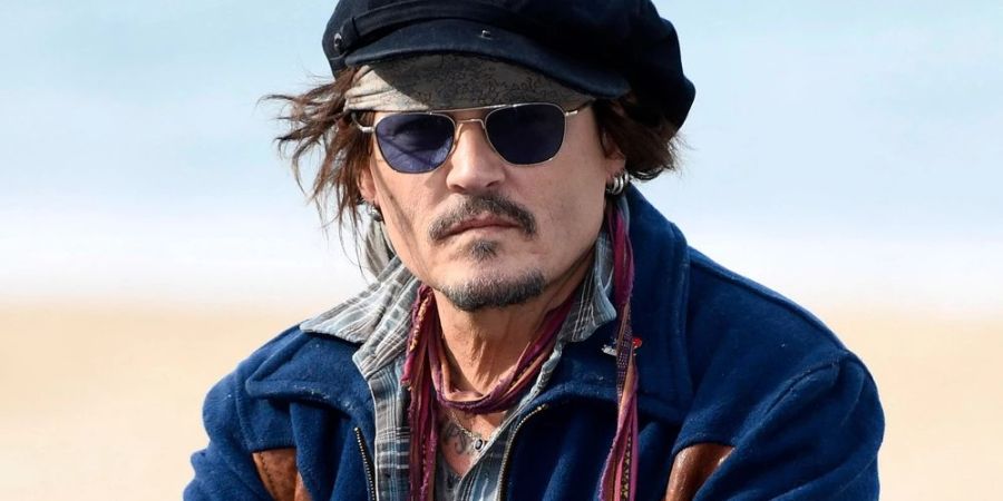 Johnny Depp nur privat im bunten Look?