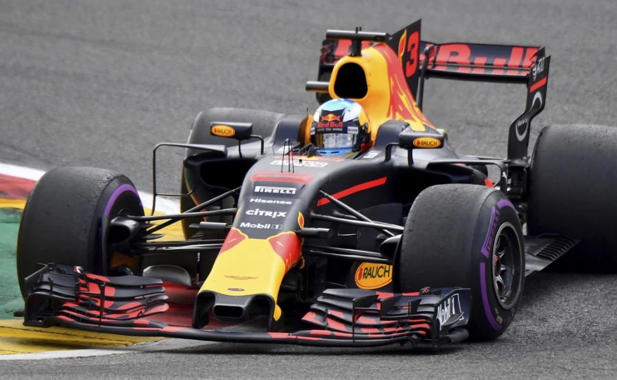 Daniel Ricciardo am Steuer des Red Bull RB13 im Jahr 2017.