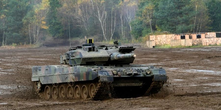 Ein Leopard-Panzer bei einer Militärübung in Münster (D). Der hochmoderne Kampfpanzer könnte für den weiteren Kriegsverlauf entscheidend sein.