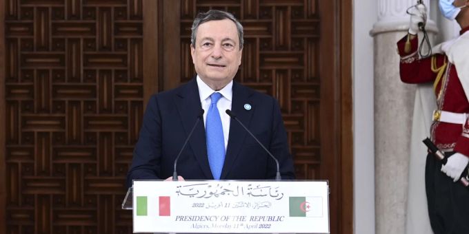 Der italienische Regierungschef Mario Draghi war am 11. 2022 April in Algerien, um sich Gas-Importe für sein Land zu sichern. coronavirus