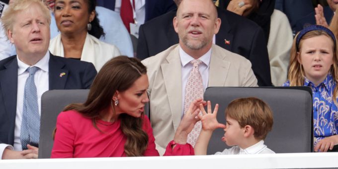 Hoppla! - Hier tanzt Prinz Louis Herzogin Kate auf der Nase herum