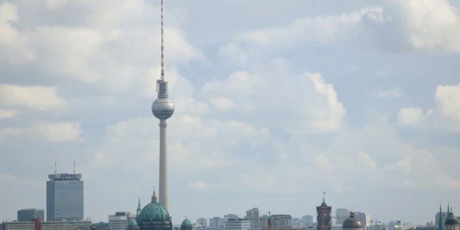 Berlin-Panorama mit Fernsehturm am Alexanderplatz