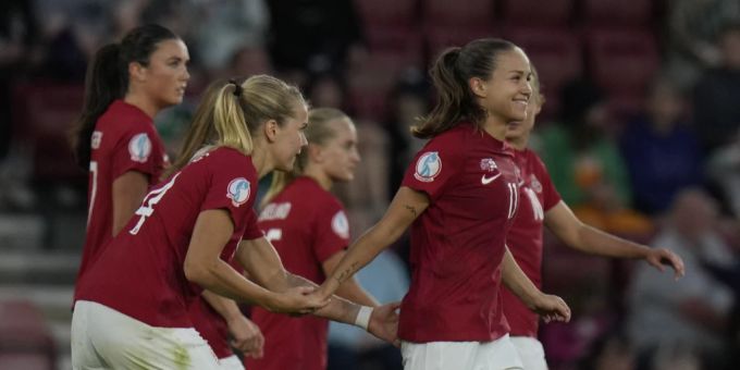 Frauen-EM - Starke Norwegerinnen schlagen Nordirland mit 4:1