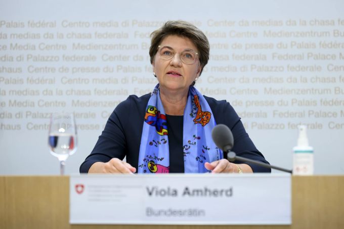 Bundesrätin Viola Amherd spricht an einer Medienkonferenz über die Ernennung des neuen Delegierten für den Sicherheitsverbund Schweiz, am Mittwoch, 4. Mai 2022, im Medienzentrum Bundeshaus i Viola Amherd