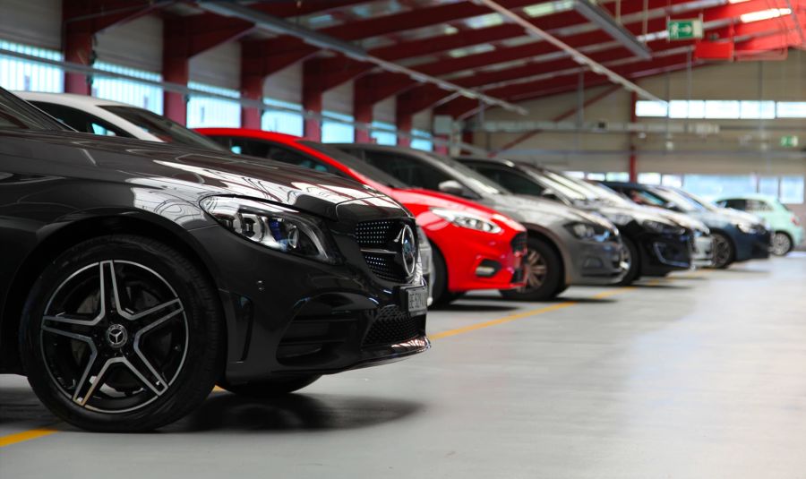 Neuwagen und neuwertige Autos in der Autohalle in Bannwil.