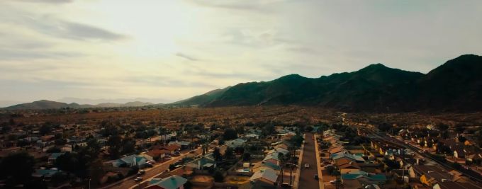 Szene aus der Netflix Serie «Stranger Things»: Hawkins ist eine Stadt, die unter einem Fluch steht. Szene Netflix