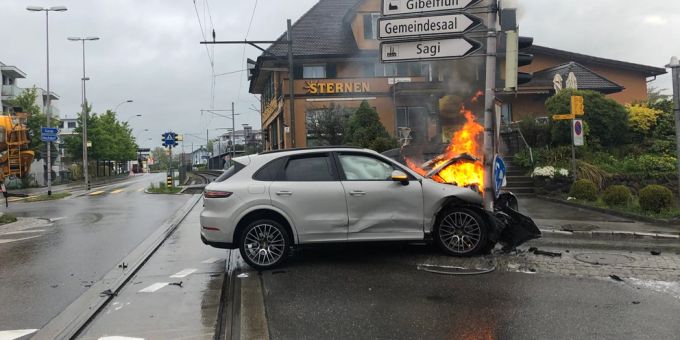 Aufgrund eines Unfalls in Ballwil LU ist der Zugverkehr zwischen Luzern und Lenzburg AG unterbrochen. unfall