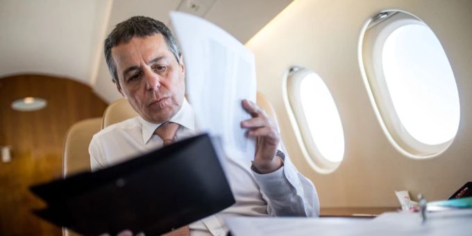 Lugano-WEF - Luftwaffe fliegt für Cassis-Reise eine Tour-de-Suisse
