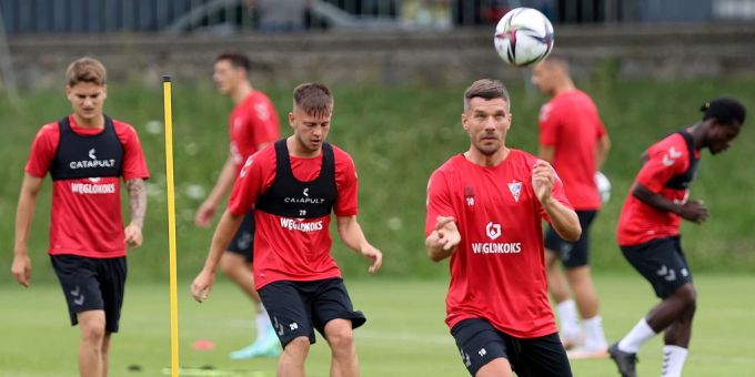 Lukas Podolski setzt seine Karriere fort. Lukas Podolski