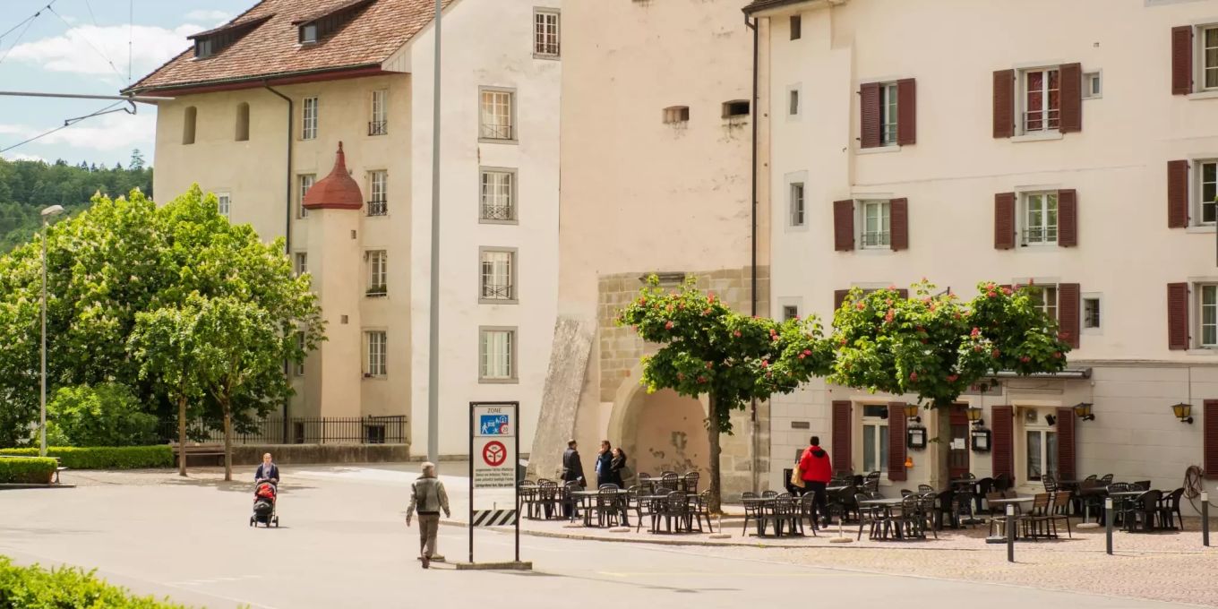 Baumarbeiten sperren Wege an der Promenade