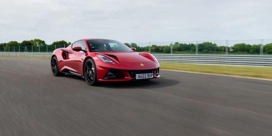 Flottes Gefährt: Der Lotus Emira läuft maximal 290 km/h.