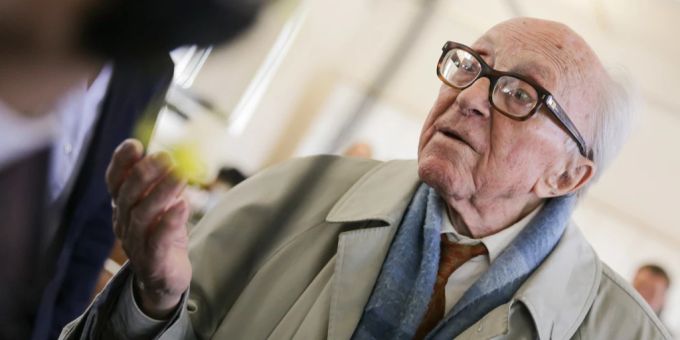 25.06.2014, Hamburg: Der Schriftsteller und Überlebende mehrerer Konzentrationslager, Boris Pahor, spricht in der KZ Gedenkstätte Neuengamme bei der Eröffnung der Ausstellung «Letzte Zeugen - Erinnerungen von Häftlingen der faschistischen Lager» boris pahor