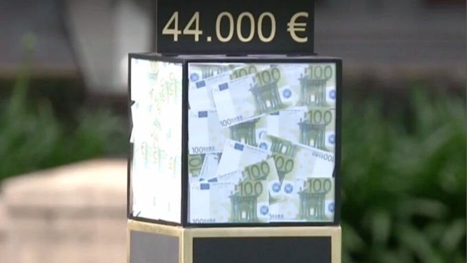 Gewinnersumme von 44'000 Euro. Prominent getrennt